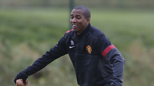 Йънг: На Анфийлд ще бъде горещо