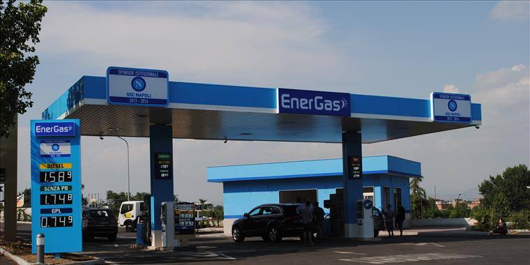 Футболен клуб Наполи и веригата за горива 