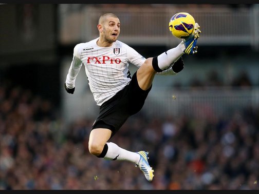 Официално: Уест Хем подписа с Петрич