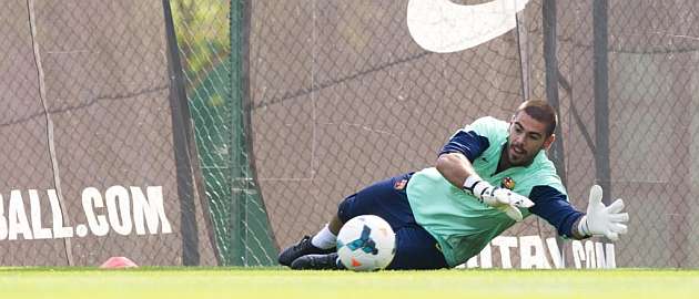 Валдес продължава да мисли за напускане на Барселона