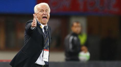 Трапатони: Оставам във футбола