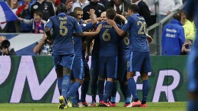 Влошават се отношенията между националния на Франция и обществеността 