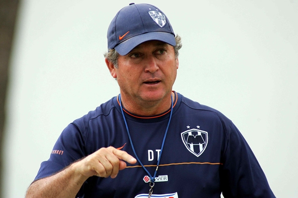 Националният на Мексико с трети треньор за седмица