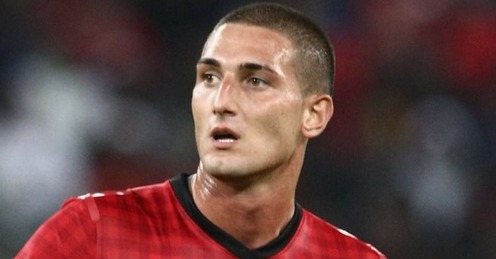 Македа премина под наем в Донкастър