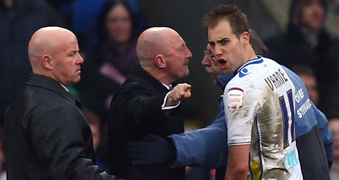 Холуей поиска от феновете на Палас да плашат съдиите