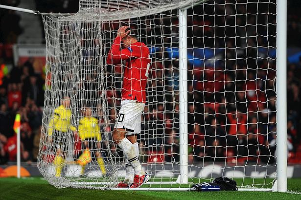 Ван Перси няма да играе срещу Ливърпул