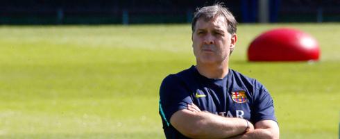 Мартино: Неймар да спре да мисли как да замени Меси