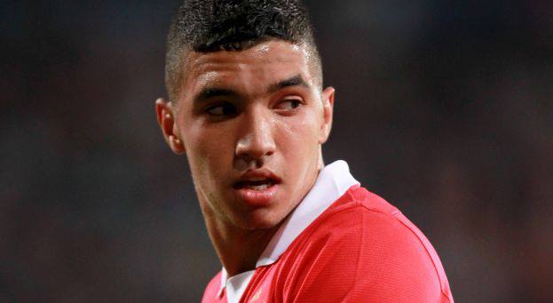 В Манчестър следят новия Азар