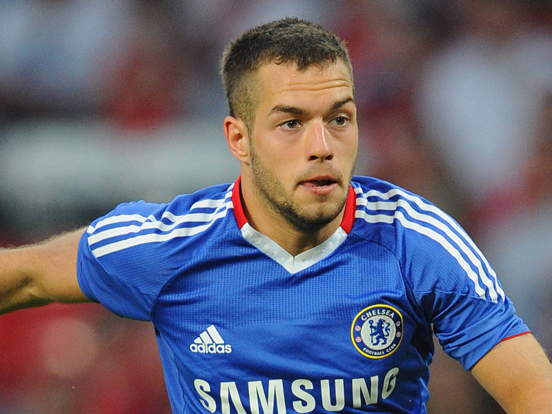 Уолсол договори с Челси наема на полузащитник