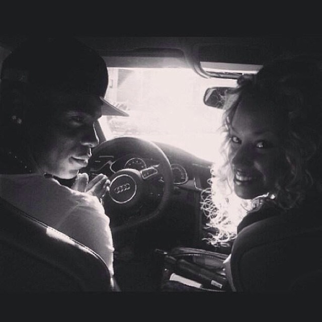 Балотели публикува снимка в Audi-то си заедно със своята прителка Фани Негуеша