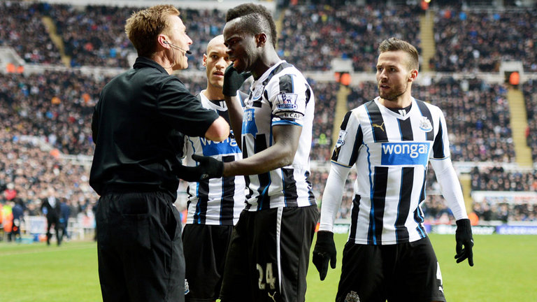 Майк Джоунс няма да ръководи мач в следващия кръг