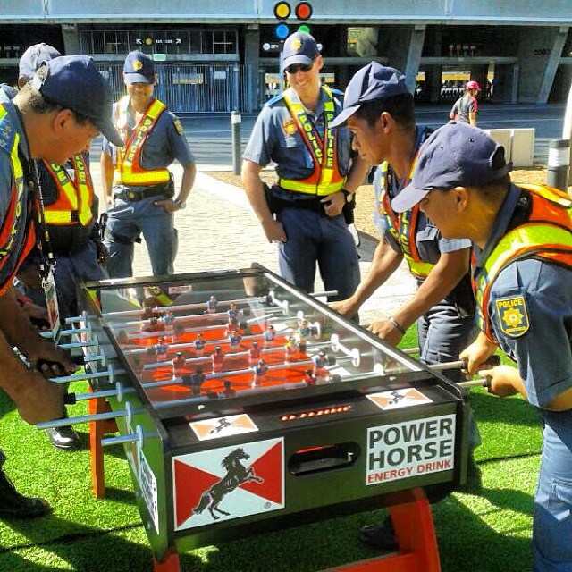 Дори полицията взе участие покрай емоциите свързани с Шампионата на Африканските Нации