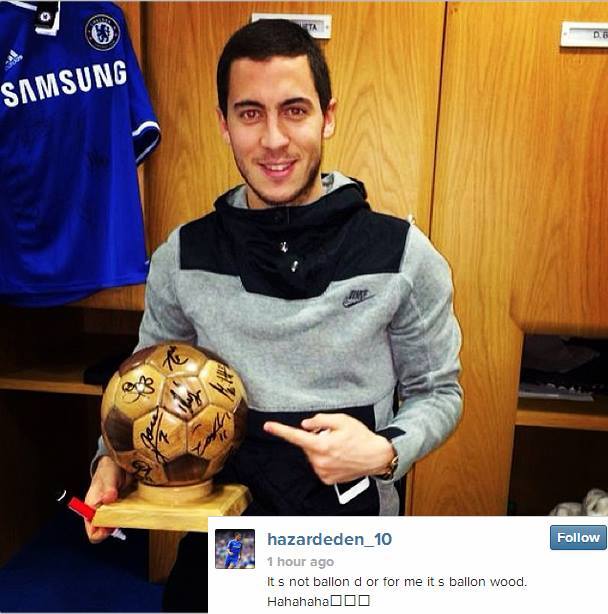 Еден Азар се похвали в Instagram с новата си подписана награда - Дървената топка