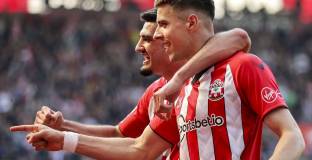 Арсенал пострада и в Саутхемптън (видео)