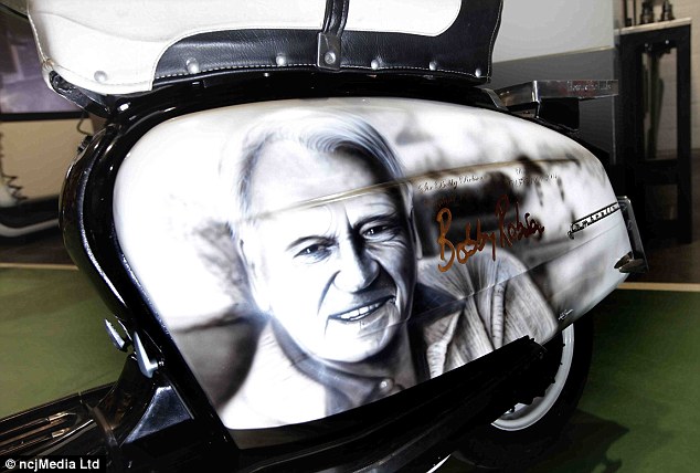 Фен на Нюкасъл реши да се раздели с уникалния си скутер, след срамните резултати