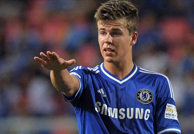 Ван Гинкел тренира с основния състав на Челси