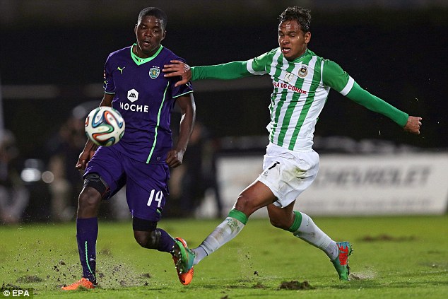 Юнайтед започна преговори за Карвальо