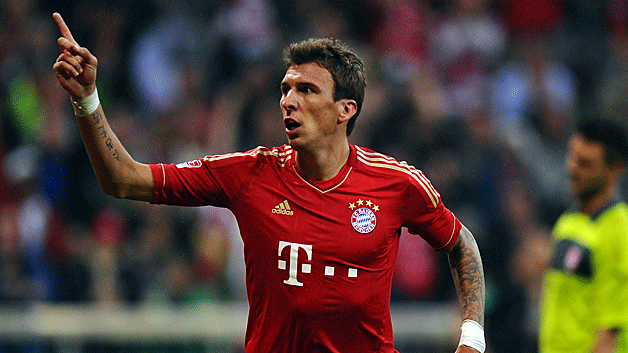 Агентът на Манджукич излетя за Лондон