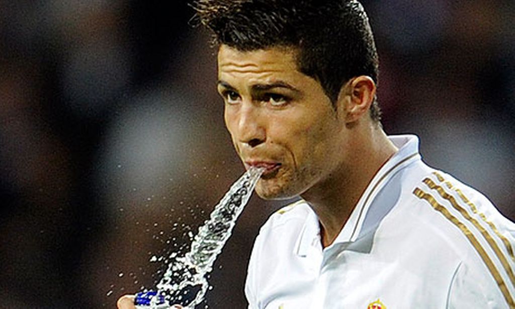 Роналдо играе с контузия?