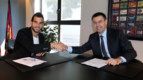 Монтоя удължи договора си с Барса