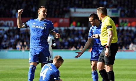 Тери: Само казах на Дауд, че това е втори жълт картон 