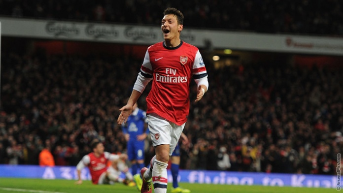 Венгер: Йозил си почиваше в Испания, но в Англия всички се сражават като обезумели