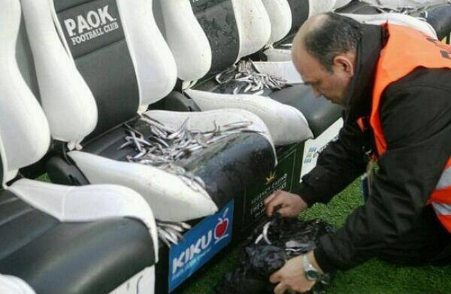 Фен на ПАОК беше арестуван, след като като посипа с риба седалките на гостуващия Олимпиакос