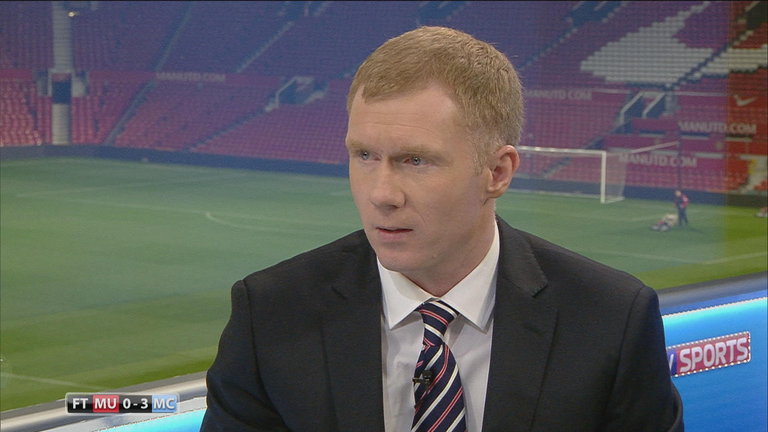 Скоулс може да се завърне в Юнайтед, Фил Невил продължава работа