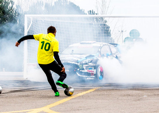 Неймар срещу Кен Блок 