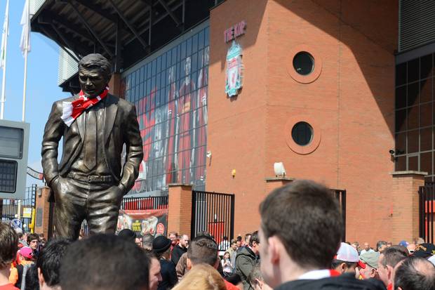 Статуя на Мойс беше поставена пред Анфийлд - 