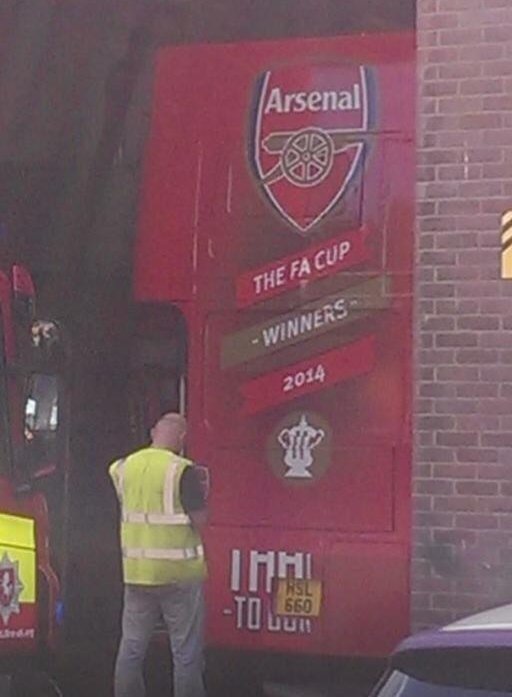 Автобусът на Арсенал за спечелването на ФА Къп беше готов 2 дни преди финала