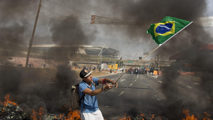 Част от бразилците се разбунтуваха против средствата похарчени за Мондиала