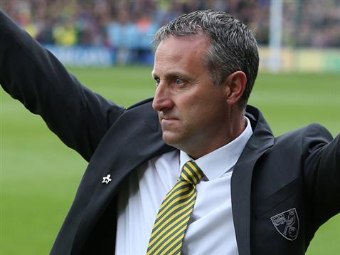 Адамс стана постоянен мениджър на Норич