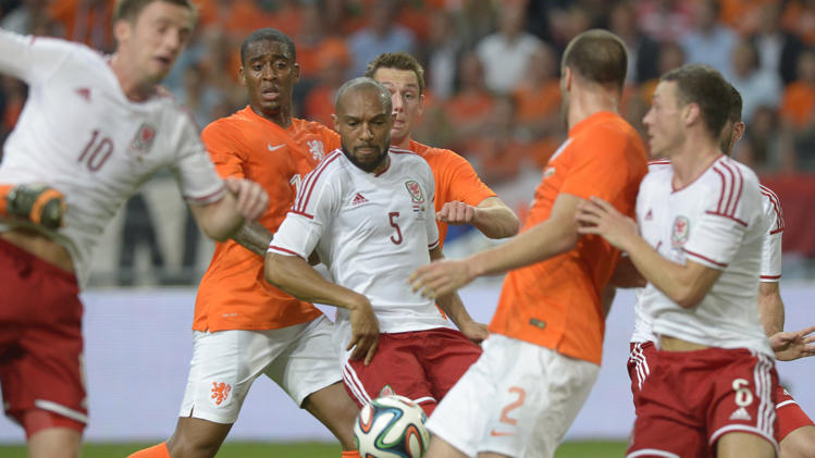Холандия - Уелс 2:0 