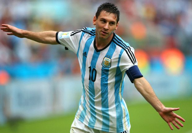 Марадона: Играчите на Аржентина не помагат на Меси