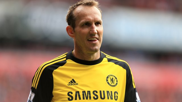 Шварцер подписа нов договор с Челси