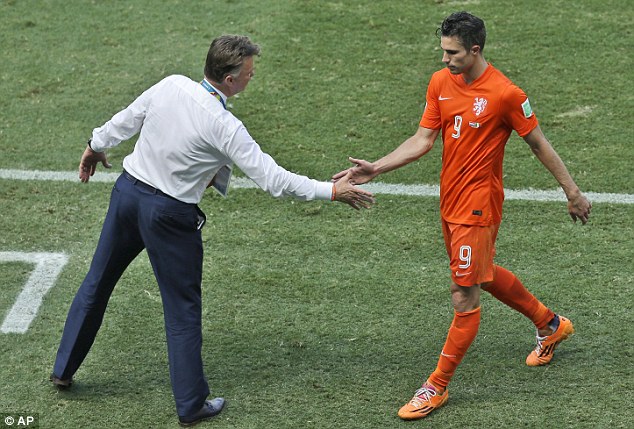 Ван Гаал: На Ван Перси му е трудно да играе 90 минути