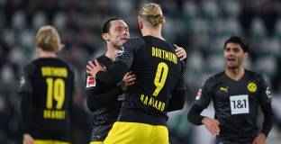 Дортмунд рaзнищи Волфсбург, а Холанд се завърна триумфално (видео)