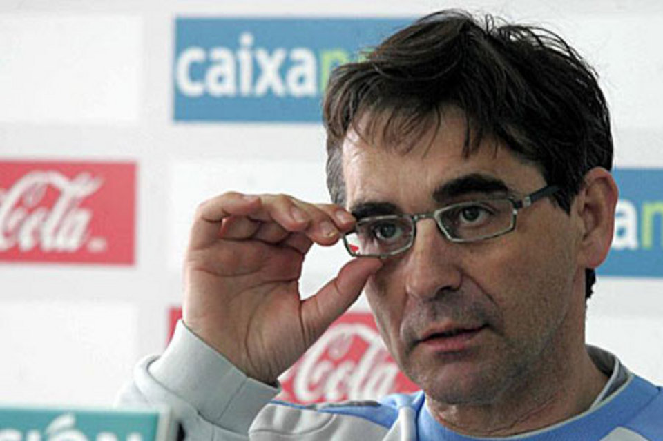 Депортиво уволни Васкес