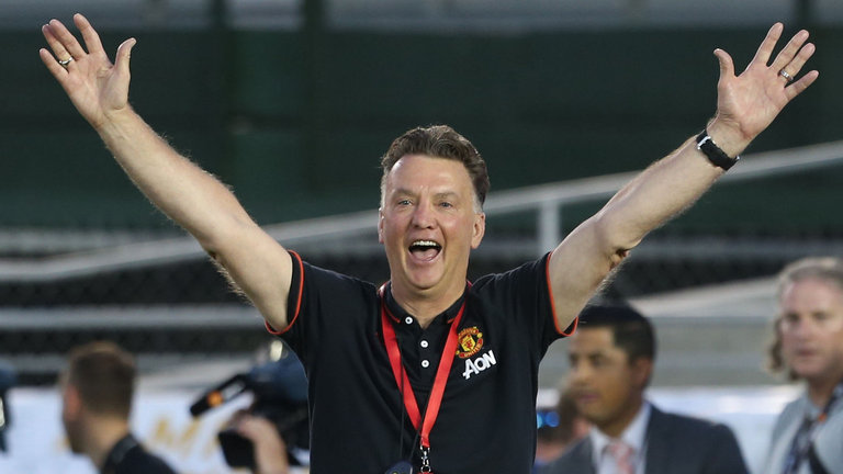 Ван Гаал: Търсим защитници