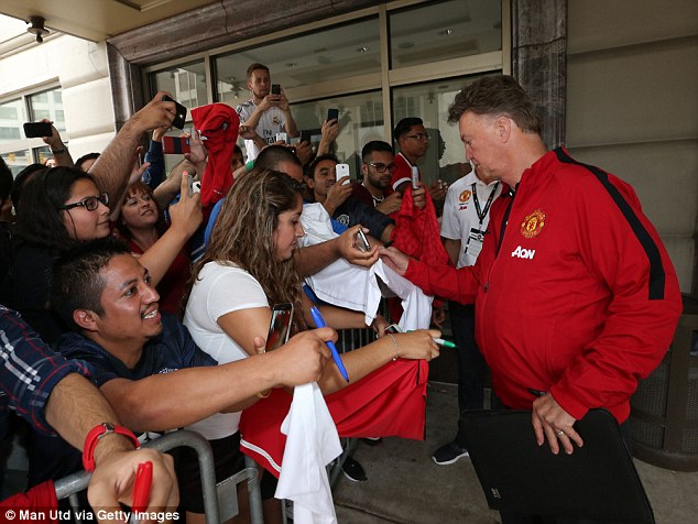 Ван Гаал продължава да налага влиянието си в Юнайтед