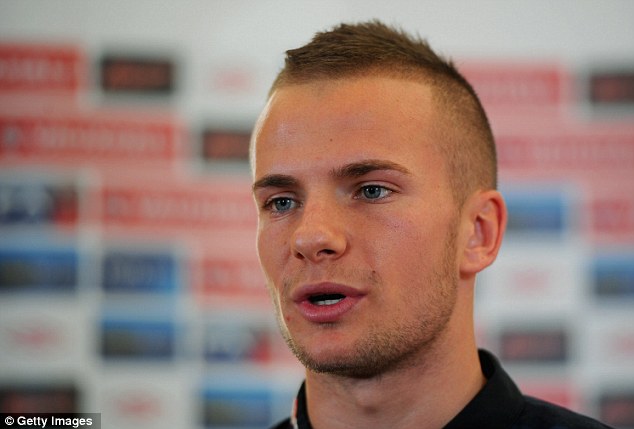 Евертън има намерение да привлече Клевърли