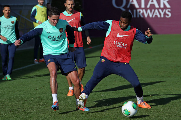 Сонг и Афелай няма да играят за Барса през новия сезон