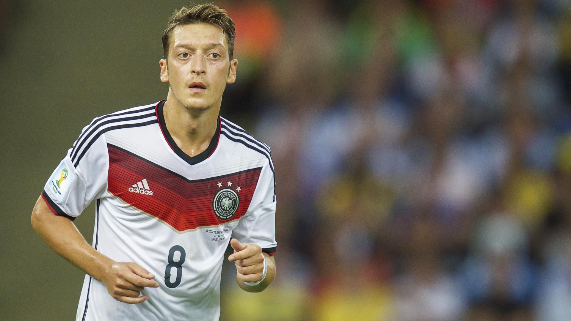 От Германия потвърдиха, че Йозил ще отсъства поне три месеца