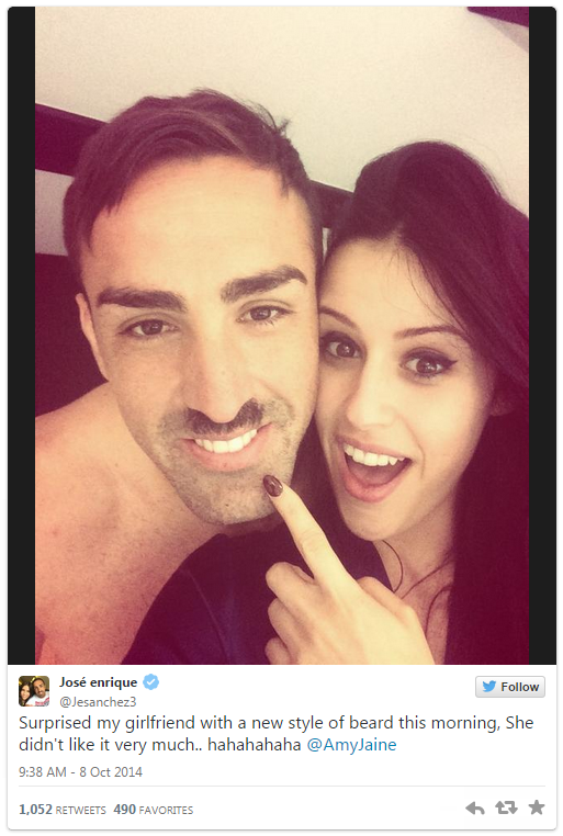 Хосе Енрике от Ливърпул реши да смени стила, оставяйки си мустак в стил Хитлер