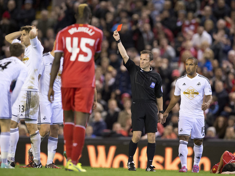 ФА отмени картона на Фернандес