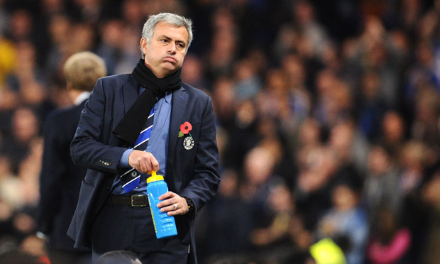 Феновете на Челси отговориха на Моуриньо