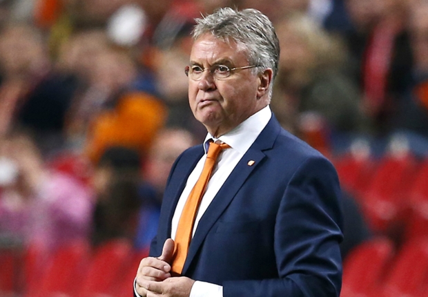 Де Бур: Блинд трябва да замени Хидинк