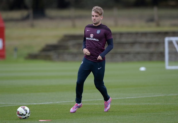 Люк Шоу може да отсъства три седмици