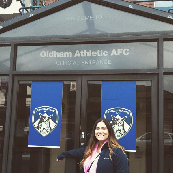 Фенка на Олдъм Атлетик пропътува 4 600 мили, за да разбере по-късно, че мача е отложен